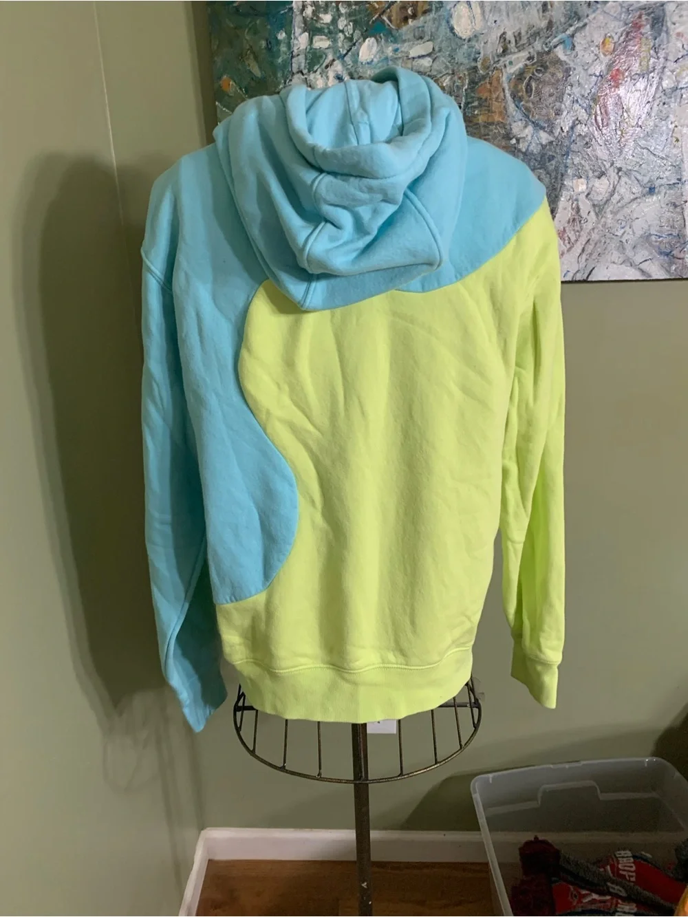 Ladies Nike hoodie in size M.